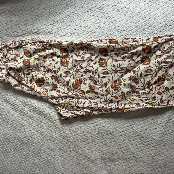 Linen Set - Picture 2 of 7